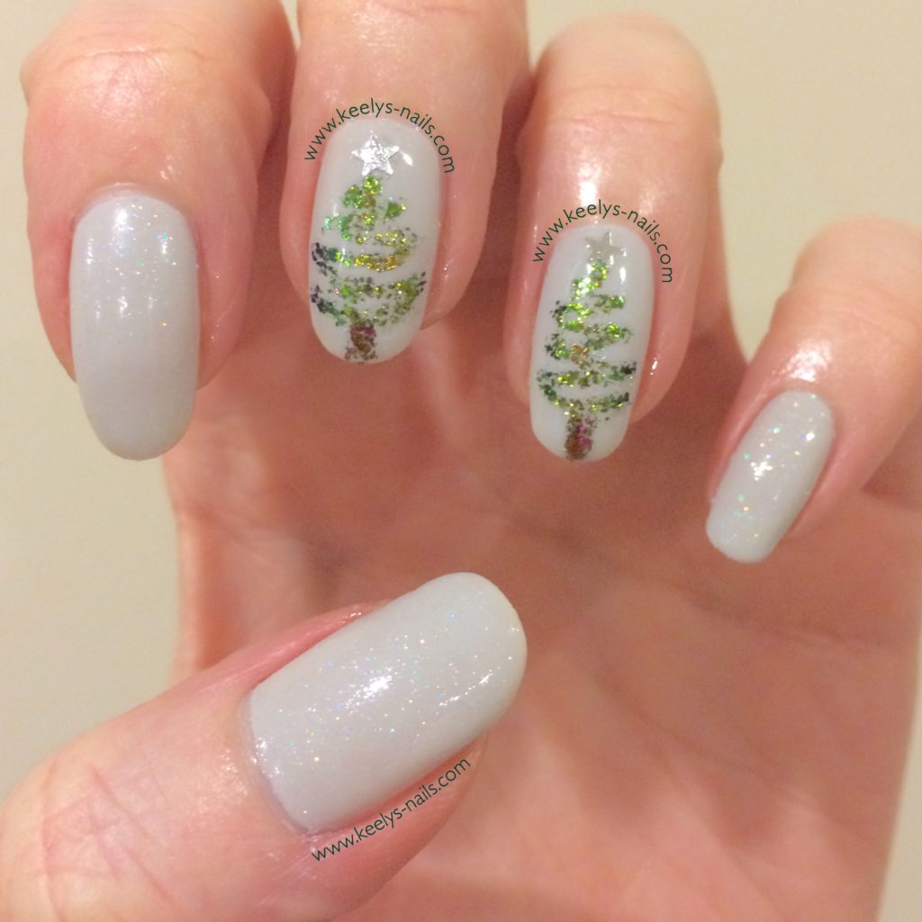 Minimalist Christmas Tree Nail Art design