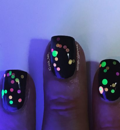 Neon Dot Nail Art UV macro