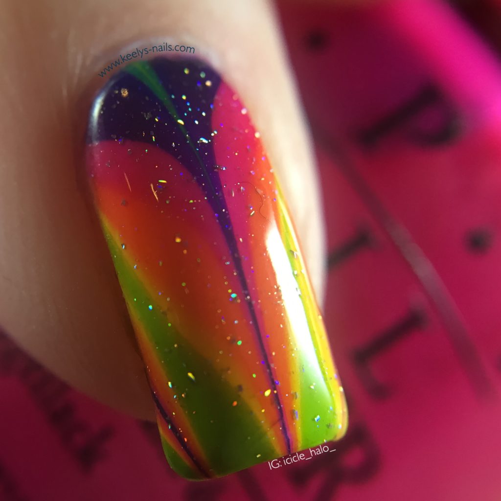 Rainbow Watermarble macro little finger
