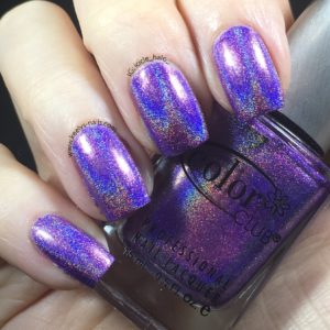 Maniswap Circle in Lilac - right hand in holo