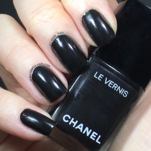 Chanel Gris Obscur 538 swatch right hand