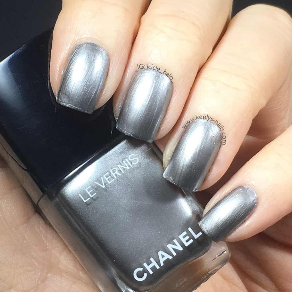 Chanel Nail Polish Holiday 2016 Swatches: Chanel Liquid Mirror 540 no top coat left hand