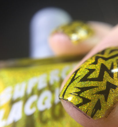 Macro of Superchic Lacquer Pheromone Electric Nail Art