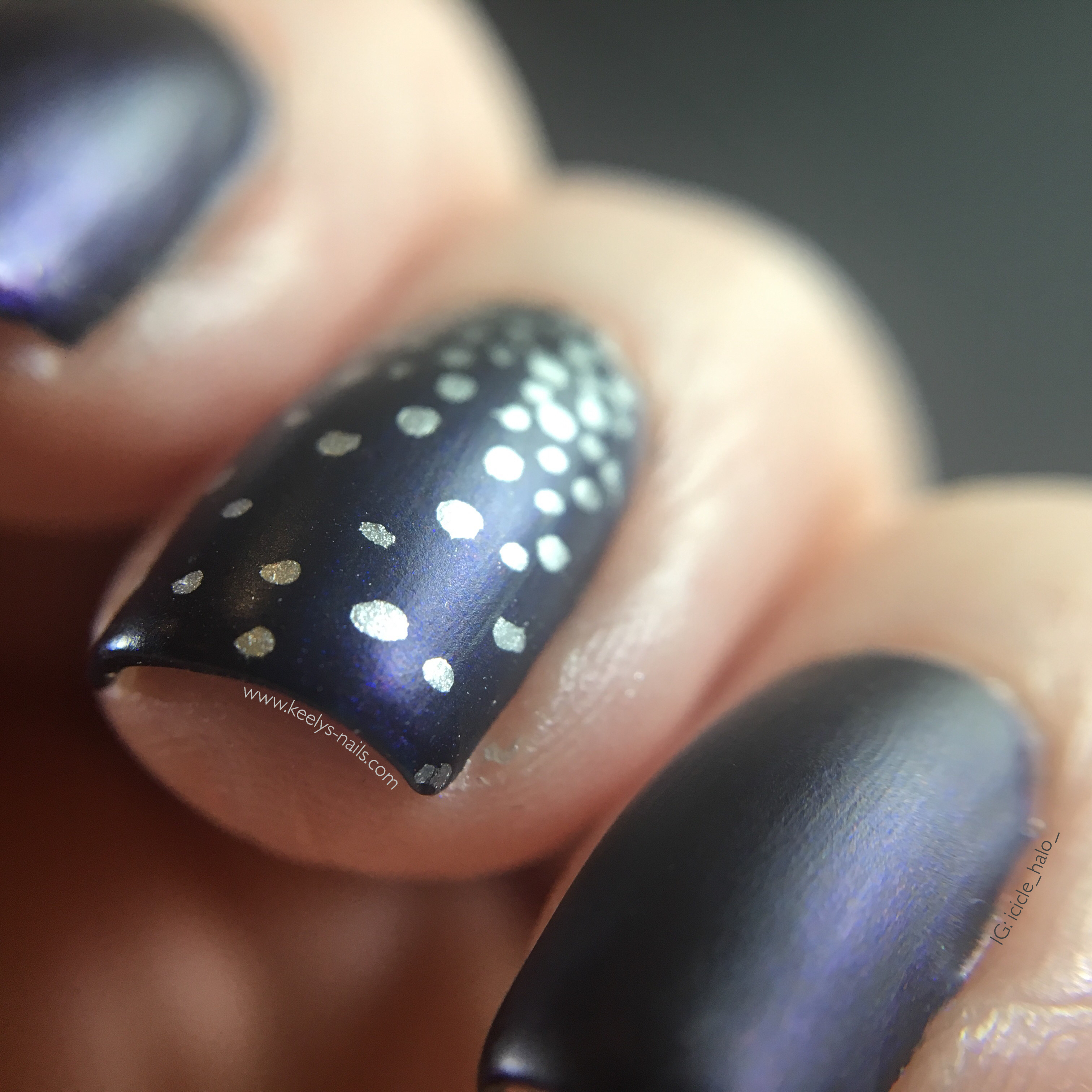 Easy nail art matte navy blue stamped silver - Keely's Nails Easy nail art matte navy blue stamped silver - Keely's Nails