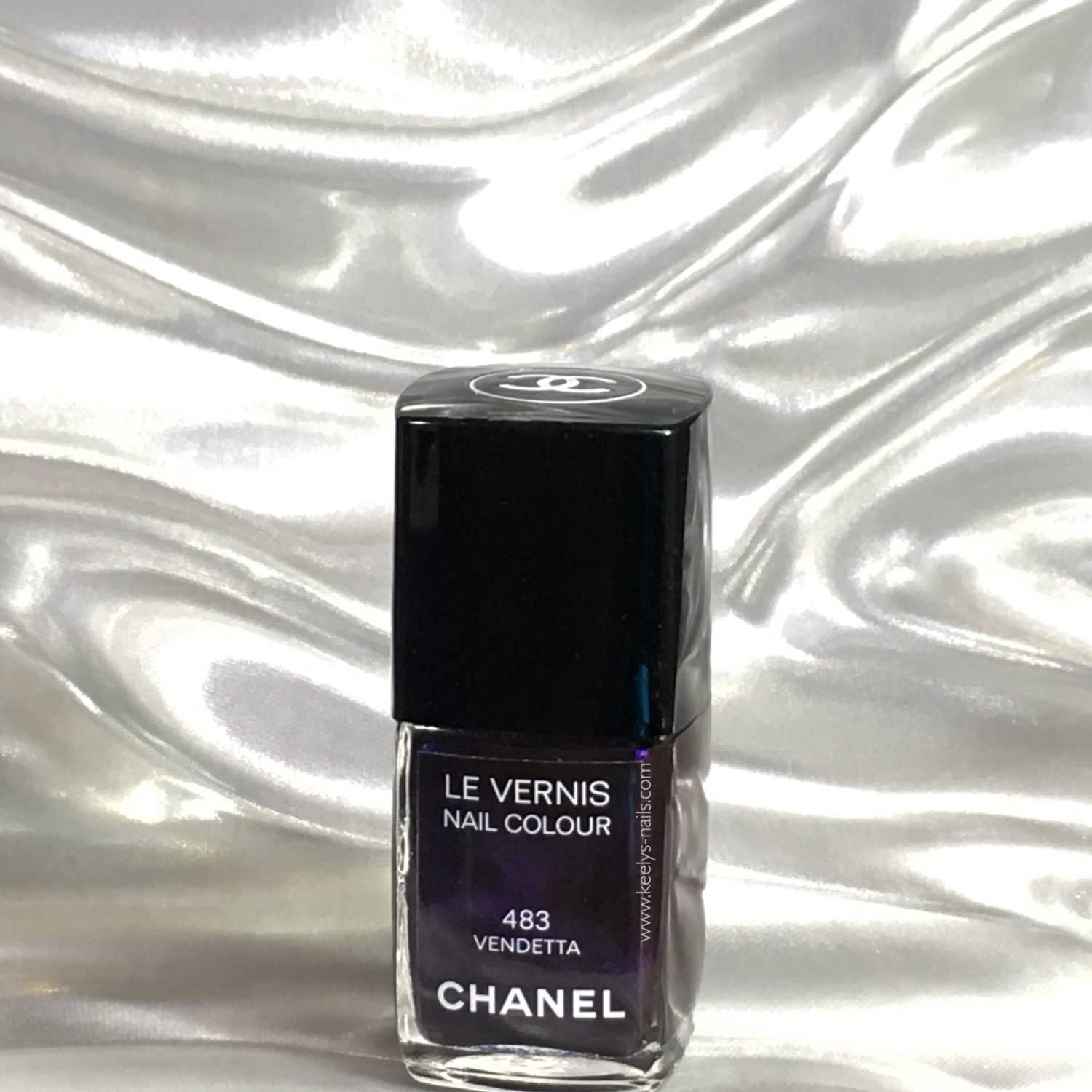 Got my eyes on // CHANEL Le Vernis Nail polish