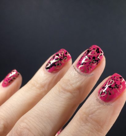 Double stamping - Graffiti Hearts nail art