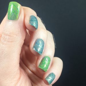 This colour combination looks great on my short nails and reminds me spring is on the way!