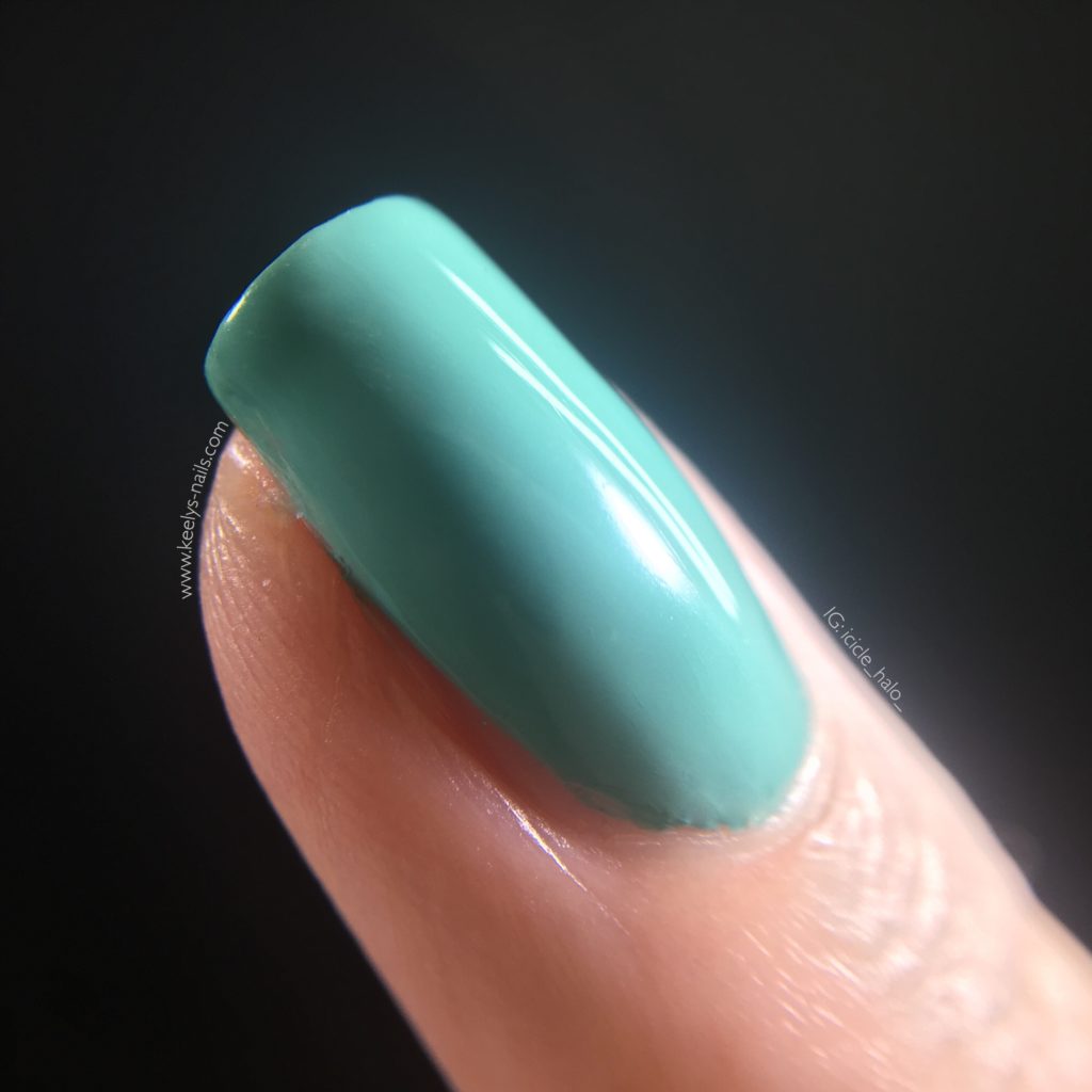 Close up on this gorgeous creme polish - no shimmer in Chanel Verde Pastello